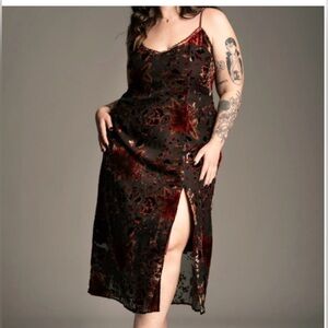 Little Lies Dress! Worn by Taylor Swift!